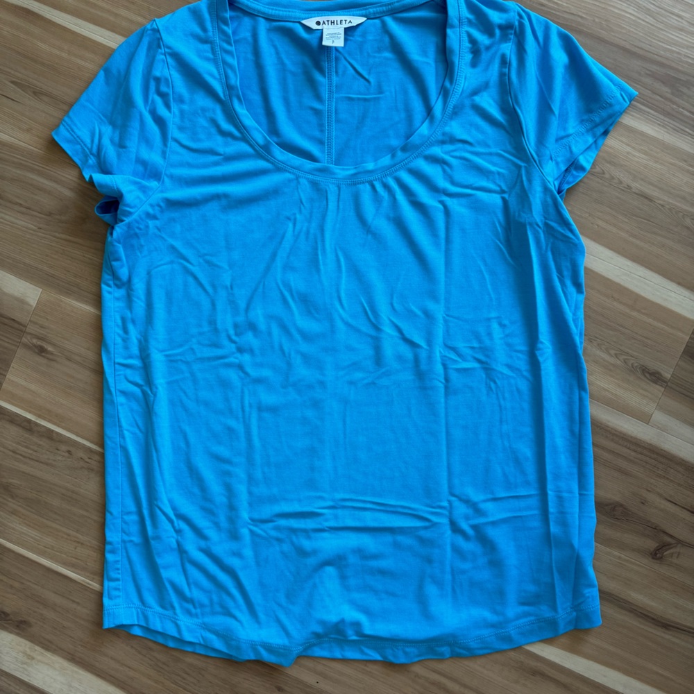Athleta tee